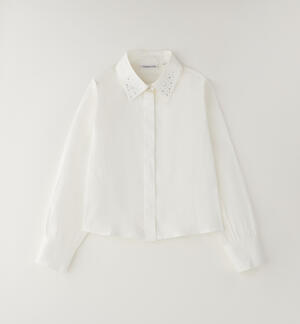 Girl's white shirt